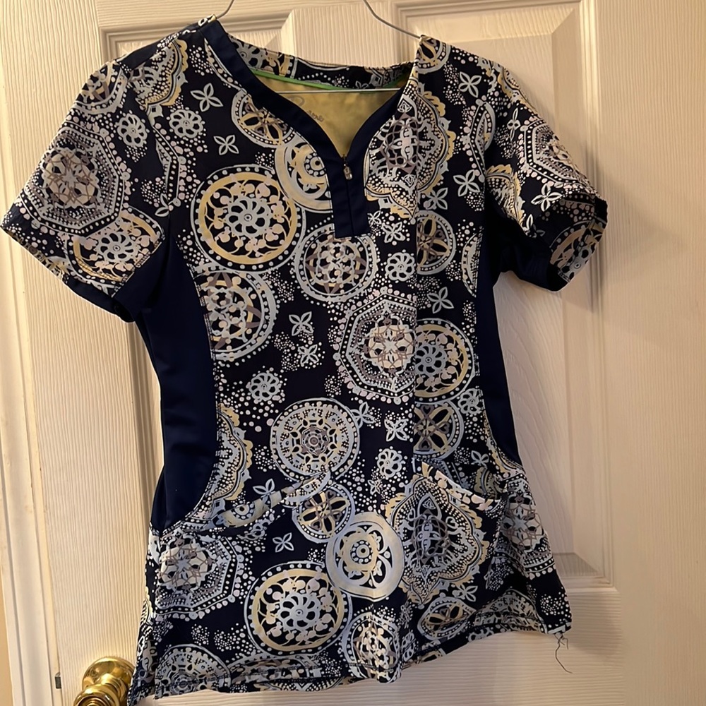 Printed scrub top
